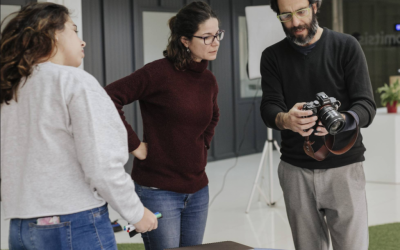 La periodista que creó una pizarra transportable para que escribiesen los demás